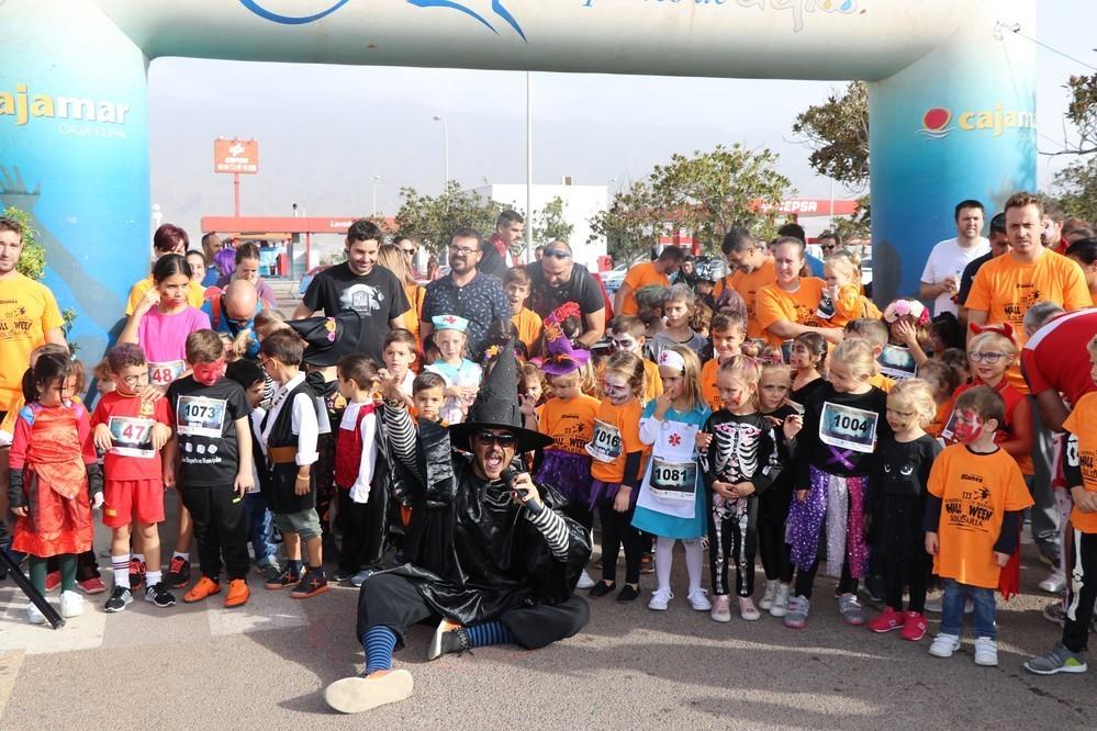 Unos 500 personajes terroríficos participan en la III Carrera y Marcha Solidaria de Halloween de 'Activa Tu Ocio'
