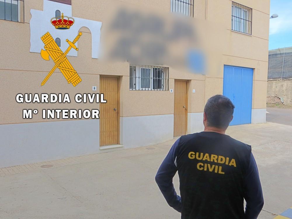 La Guardia Civil detiene a dos personas en Adra autores de un delito de estafa que asciende a una cantidad de 800.000 euros