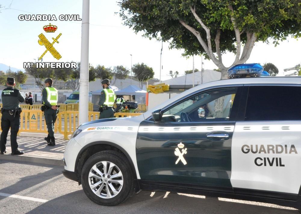 Olvidan a su bebé de un año en el aparcamiento de un centro comercial de Roquetas