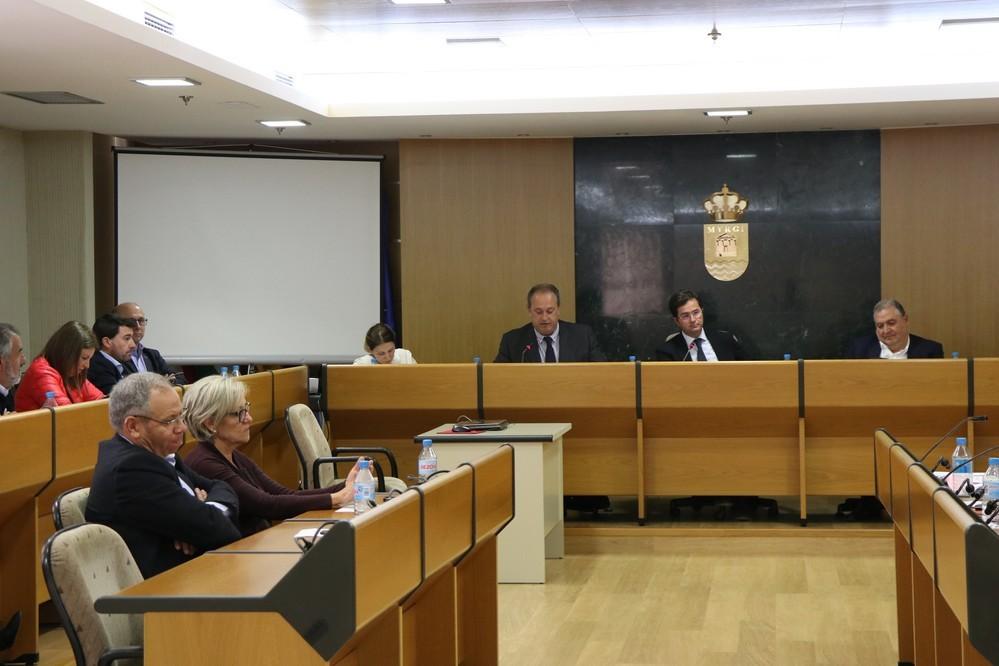 Aprobadas dos mociones del equipo de Gobierno ejidense sobre la condonación de la deuda municipal y la ejecución de infraestructuras hidráulicas con cargo al canon autonómico