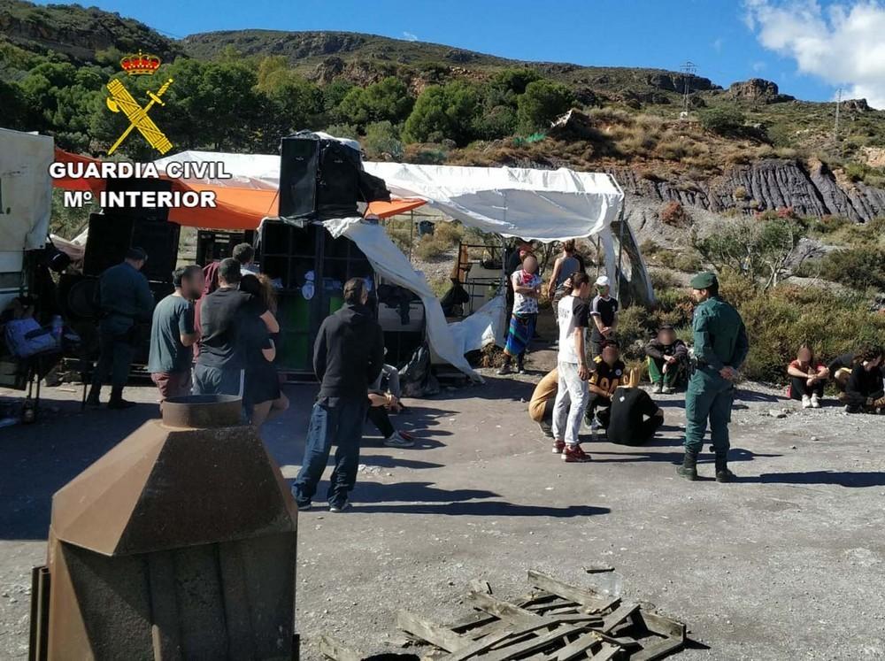 La Guardia Civil detiene a tres jóvenes del Poniente con droga en una 'Rave' ilegal en Enix