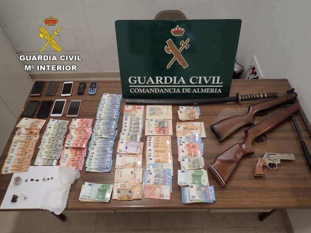 La Guardia Civil desmantela un activo punto de venta  de estupefacientes en Las Norias