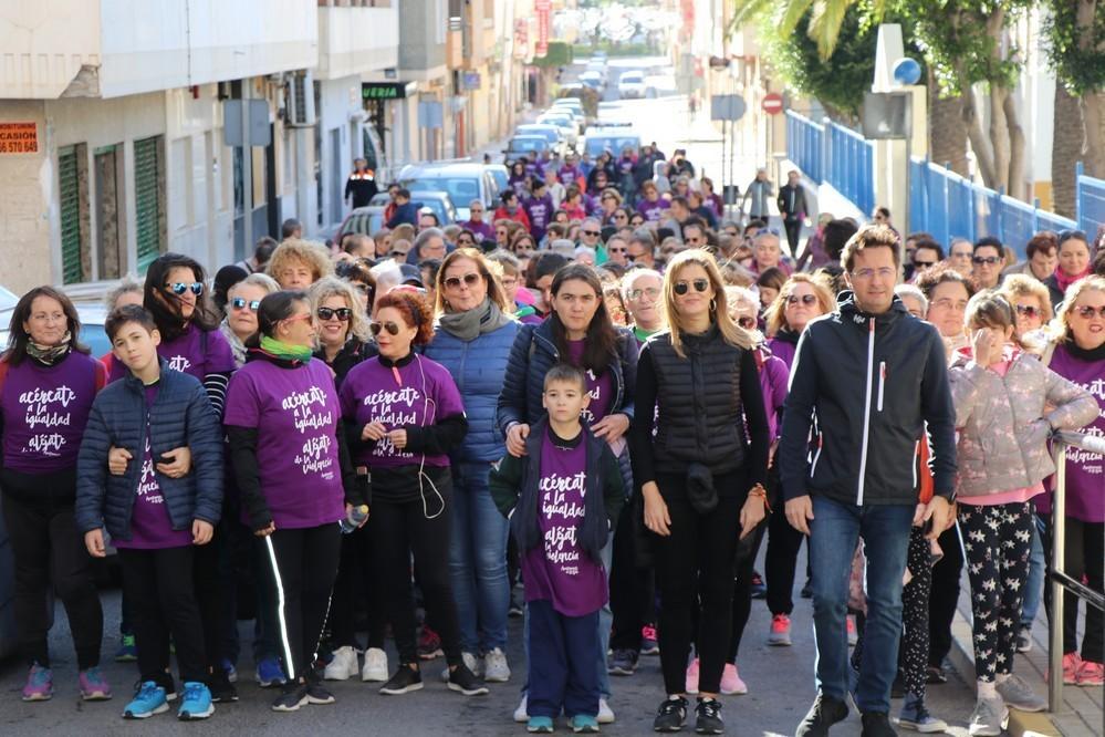 Cientos de ejidenses marchan contra la violencia de género