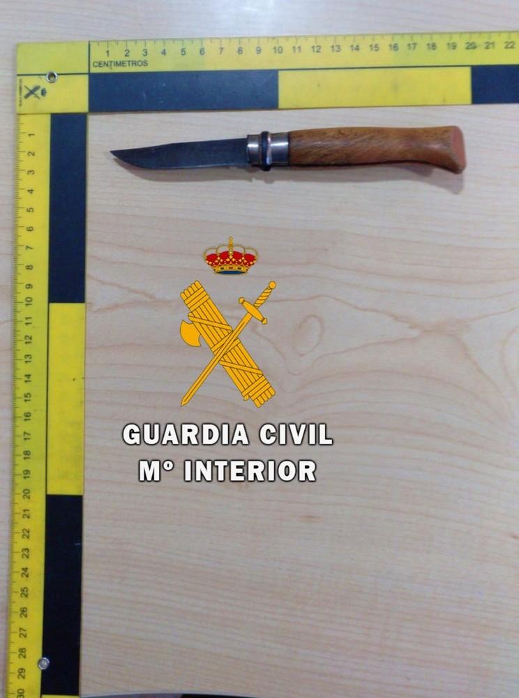La Guardia Civil detiene en Vícar a una persona autor de dos robos con violencia en los que se usó un arma blanca