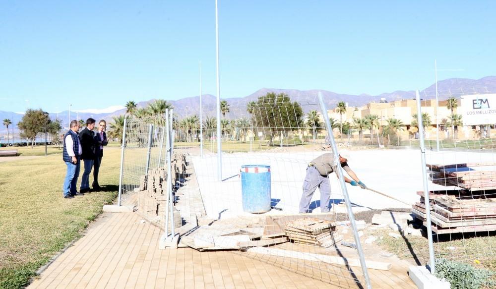 A punto de concluir los trabajos que permitirán dotar a Balerma de una nueva pista de baloncesto al aire libre para todos los vecinos