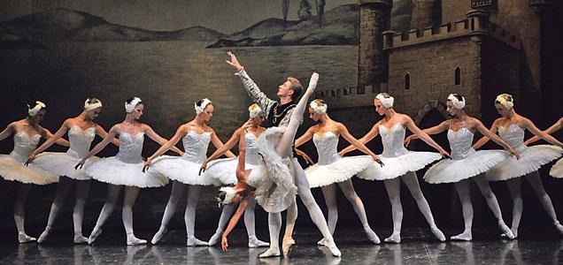El Ejido termina el año con galas, musical, humor y ballets