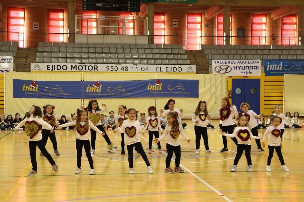 Exhibición navideña de los nueve grupos de las Escuelas Deportivas de Baile Moderno