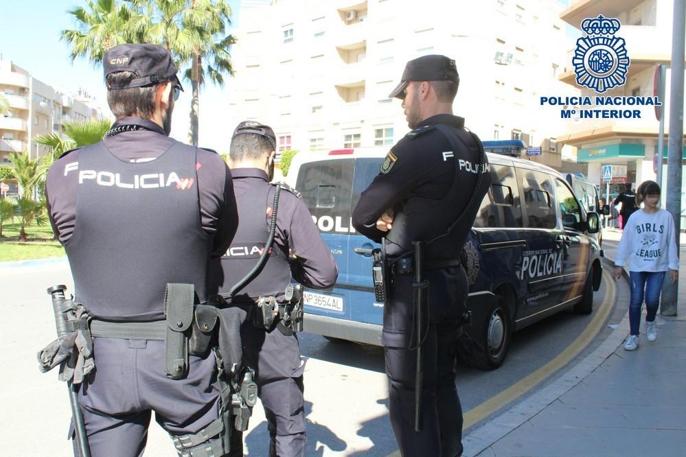 Detienen en El Ejido a tres menores que se ocultaban con mascaras de Anonymous para cometer robos