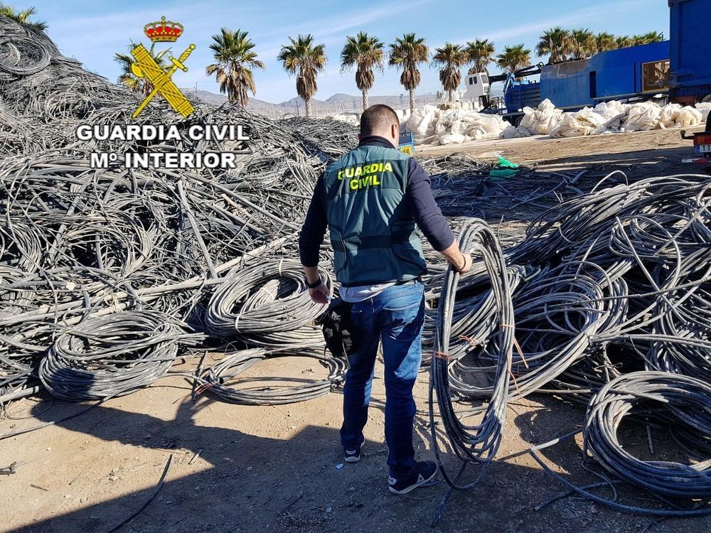La Guardia Civil detiene a dos personas por un delito de hurto en una explotación agrícola de Las Norias