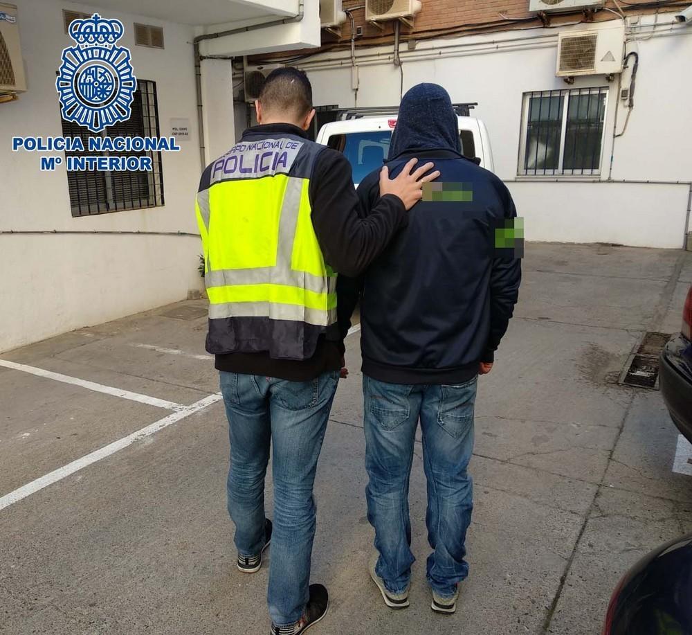 La Policía Nacional detiene en El Ejido a un atracador que además intentó agredir sexualmente a una menor de edad