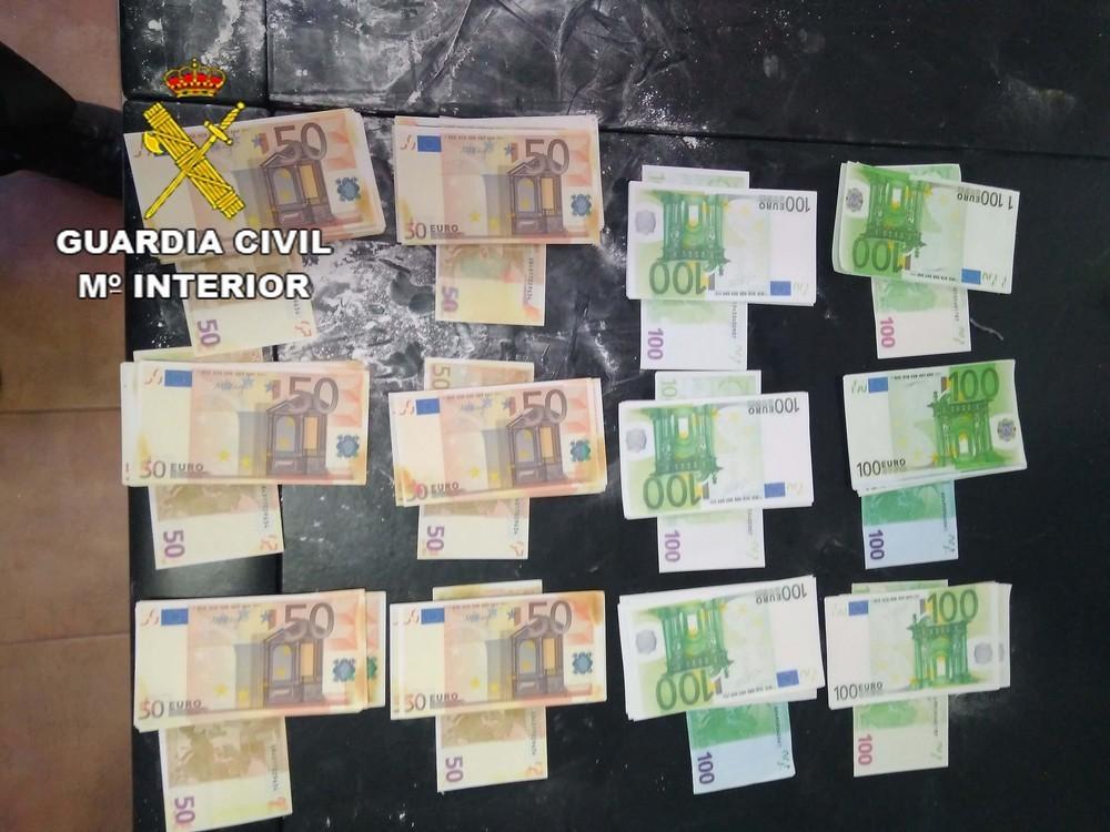 La Guardia Civil detiene a un vecino de Roquetas por un delito de falsificación de moneda