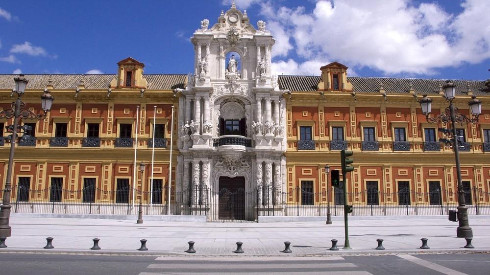 Vox llega a un acuerdo con el PP que garantiza la investidura de Juanma Moreno como presidente de la Junta de Andalucía