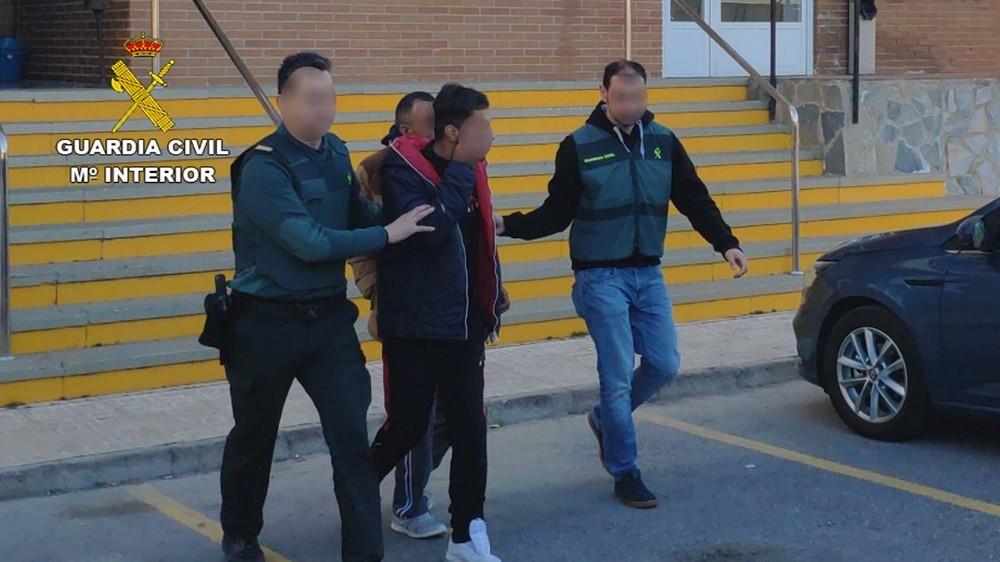 La Guardia Civil detiene a los autores de dos robos, uno con violencia y otro con fuerza