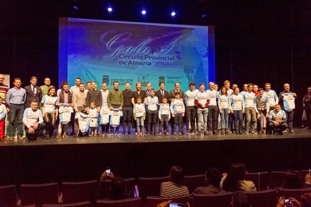 La Gala del Ciclismo Almeriense 2018 reúne en el Auditorio de El Ejido a los deportistas más destacados de esta disciplina