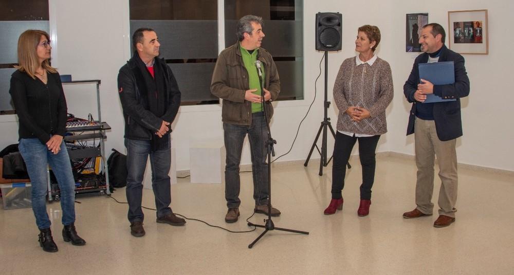 El Centro Cultural de La Mojonera acoge la exposición de fotografía social del colectivo fotográfico 'Desencuadre'