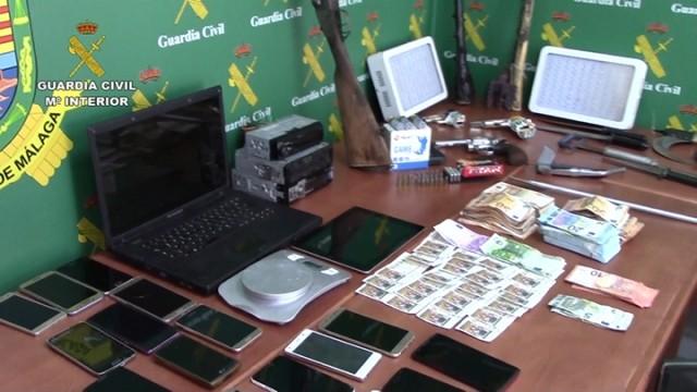 Registros domiciliarios en el Poniente para desarticular una organización delictiva especializada en falsificación de moneda