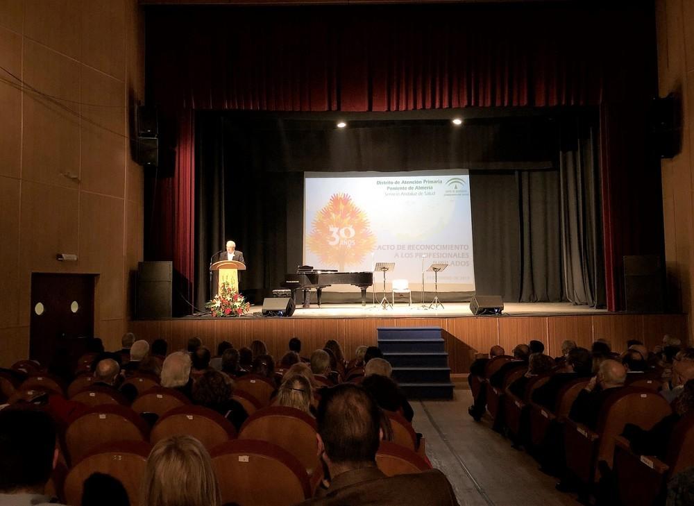 El Distrito Poniente de Atención Primaria rinde homenaje a los profesionales jubilados en los últimos años