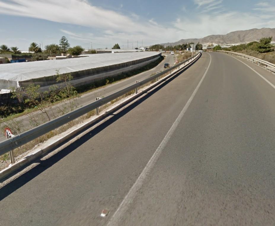Cuatro mujeres y un hombre resultan heridos en una colisión entre dos turismos en la A-7 en El Ejido