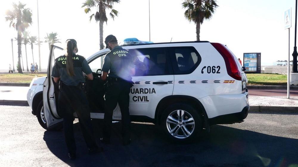 La Guardia Civil detiene al autor de un delito de hurto tras sustraer más de 5000€ en un salón de juegos de Roquetas de Mar