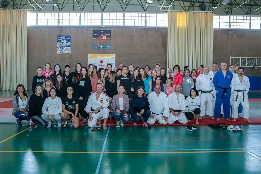 El Pabellón de Santa María del Águila acoge un curso de defensa personal y autoprotección para mujeres