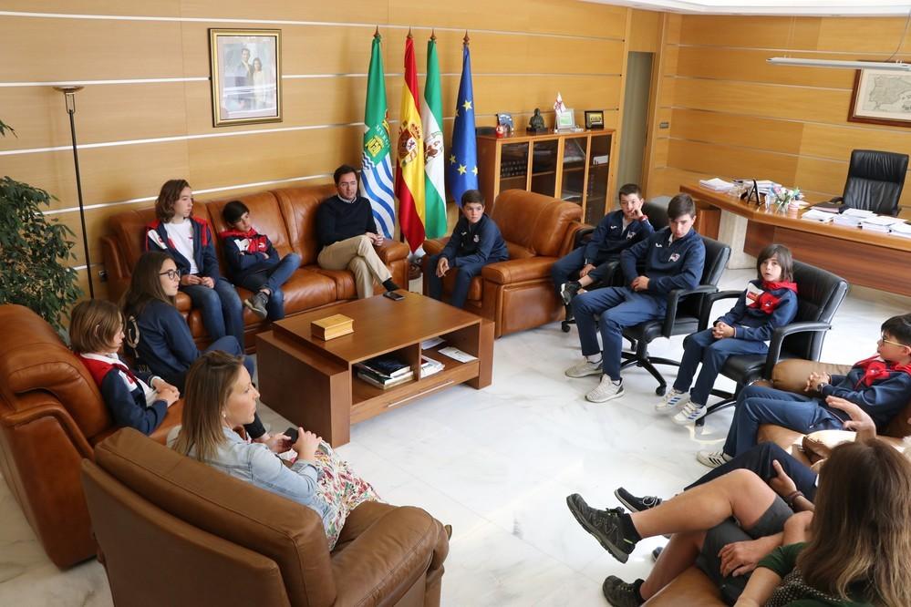  Góngora reconoce el esfuerzo del equipo de regatas del Club Náutico de Almerimar