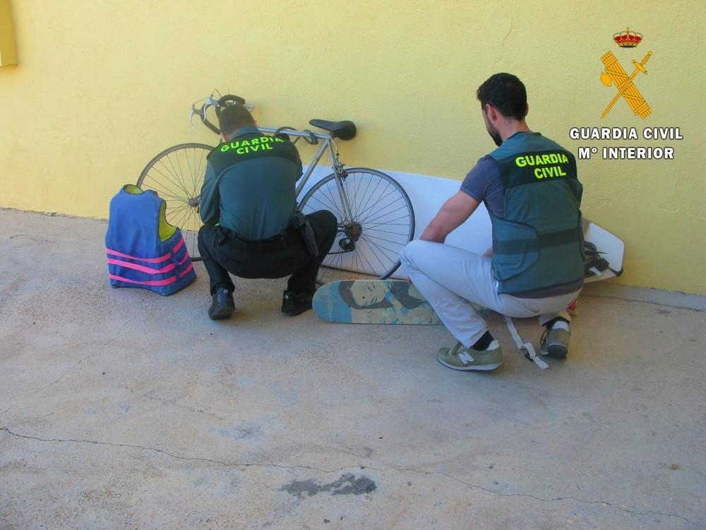 La Guardia Civil detiene a los autores de un robo con escalo en una vivienda de Vícar