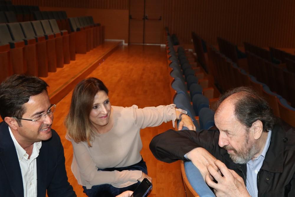 Josep María Pou recibe la ‘Butaca de honor’ en el Auditorio de El Ejido