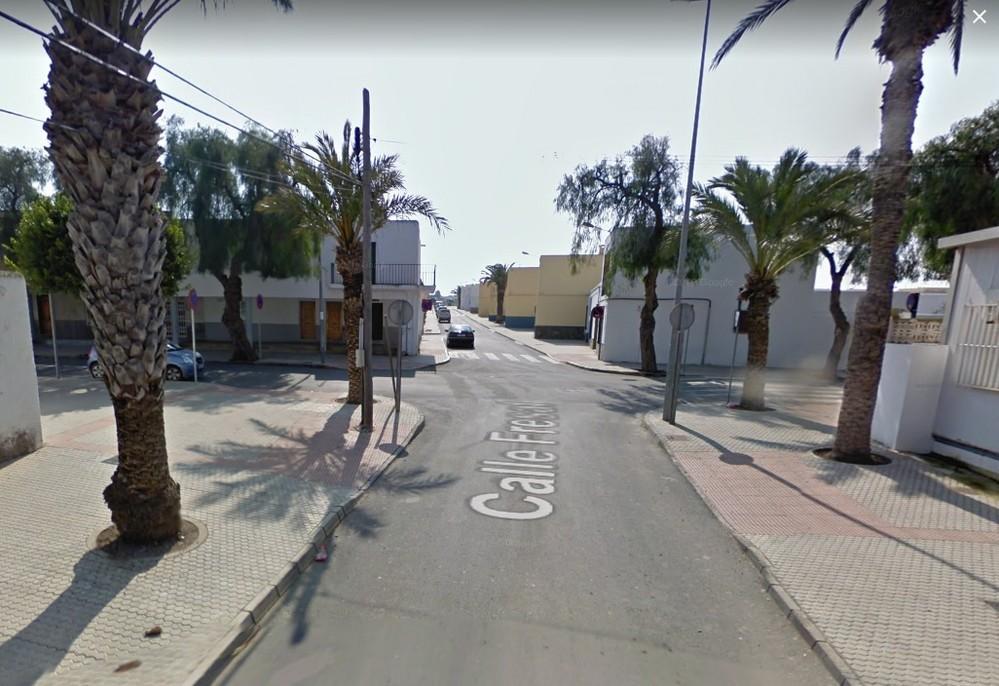 Evacuadas cinco personas por inhalación de humo en un incendio en Las Norias