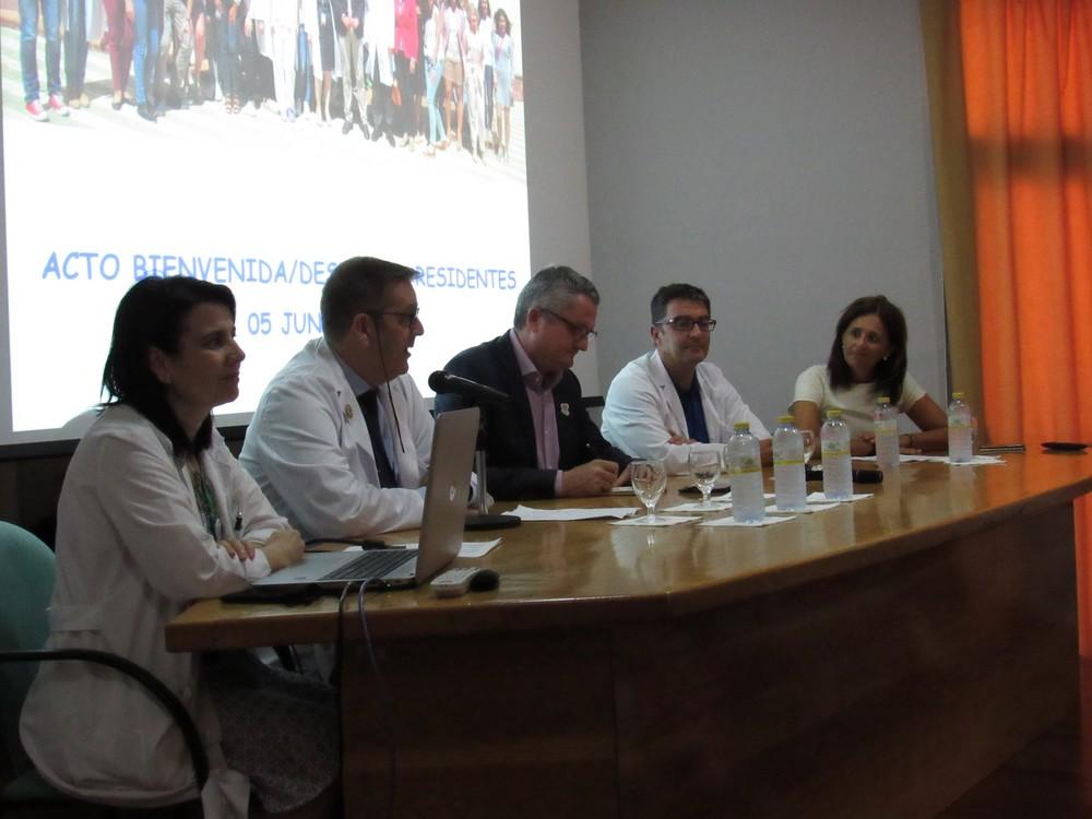 El Hospital y el Distrito Sanitario Poniente incorporan 17 nuevos especialistas internos residentes