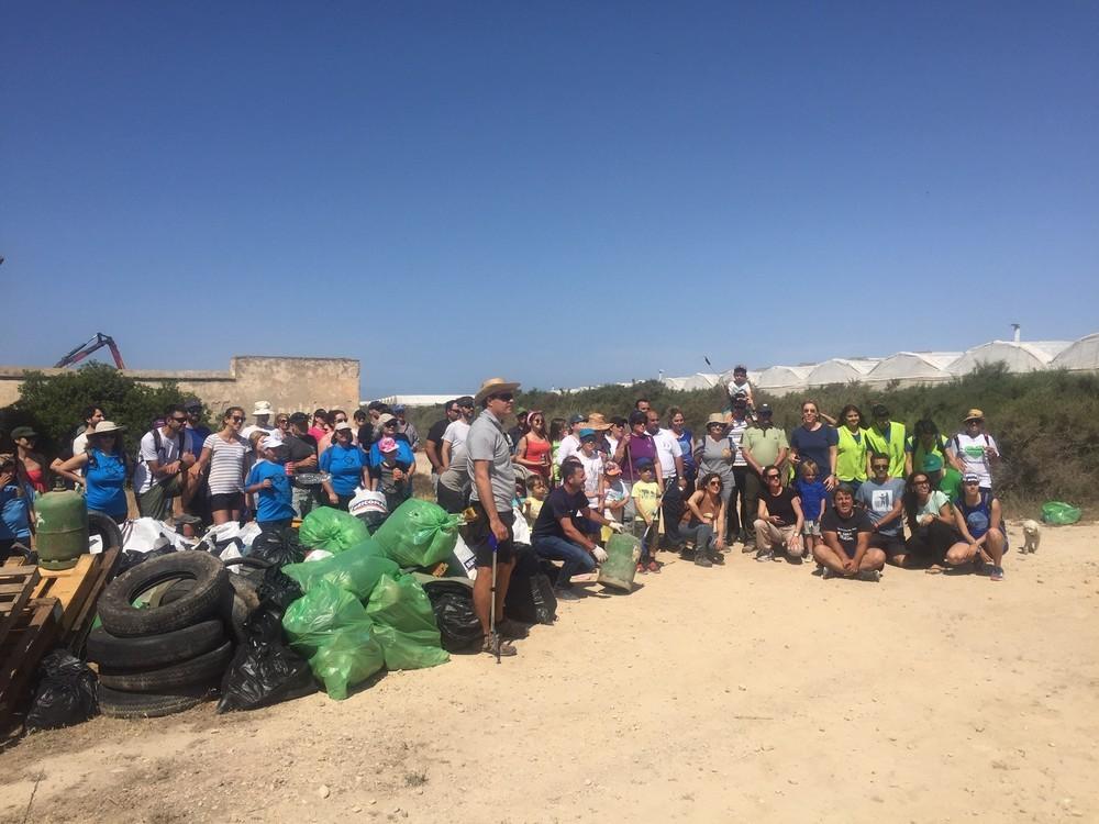 400 escolares participan en la V Semana del Medio Ambiente que finaliza con una limpieza de residuos en el Paraje de Punta Entinas