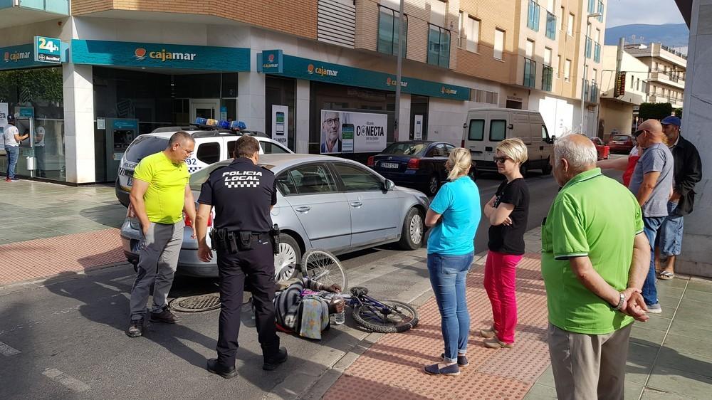 Accidente con un herido leve en la calle Valencia de Santa María del Águila