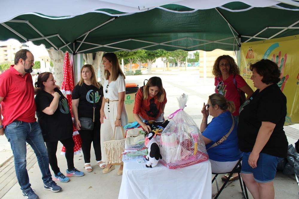 Mercadillo Solidario a favor de la Asociación 'Soy Especial y Qué' en el parque municipal ejidense