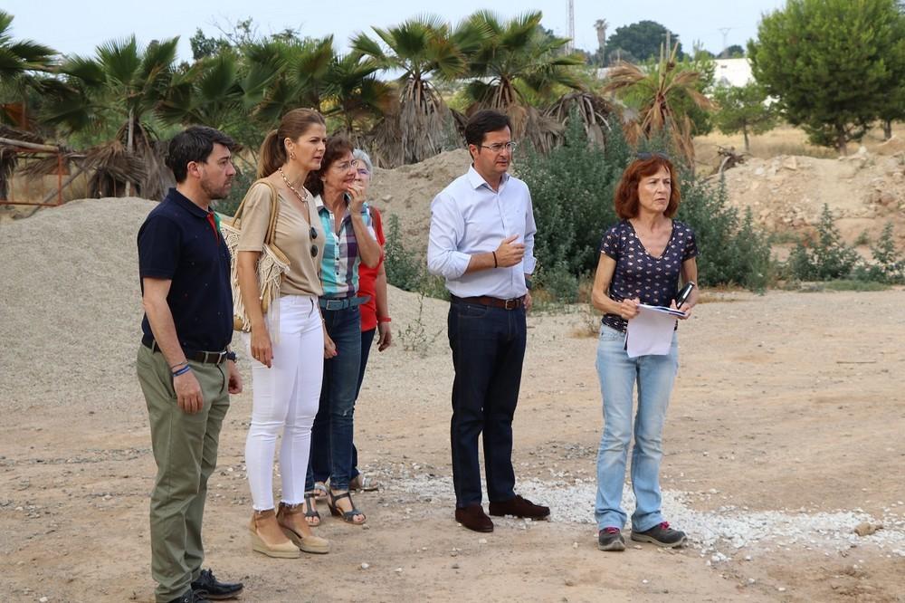 Ayuntamiento y Asociación Down El Ejido trabajan en un proyecto que conjuga un bien social, agrícola y medioambiental