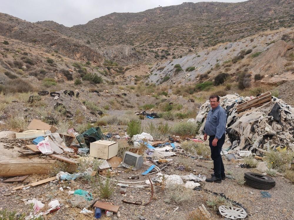 El PSOE de El Ejido reclama al alcalde y a la delegada de Agricultura y Desarrollo Sostenible en Almería “la limpieza urgente” del cauce de la Rambla del Paraje Las Palomas
