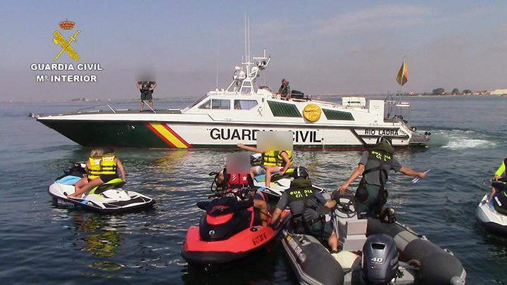La Guardia Civil realiza 12 denuncias tras 52 inspecciones en el inicio de la Campaña de Vigilancia de barcos de recreo y motos acuáticas en Almería
