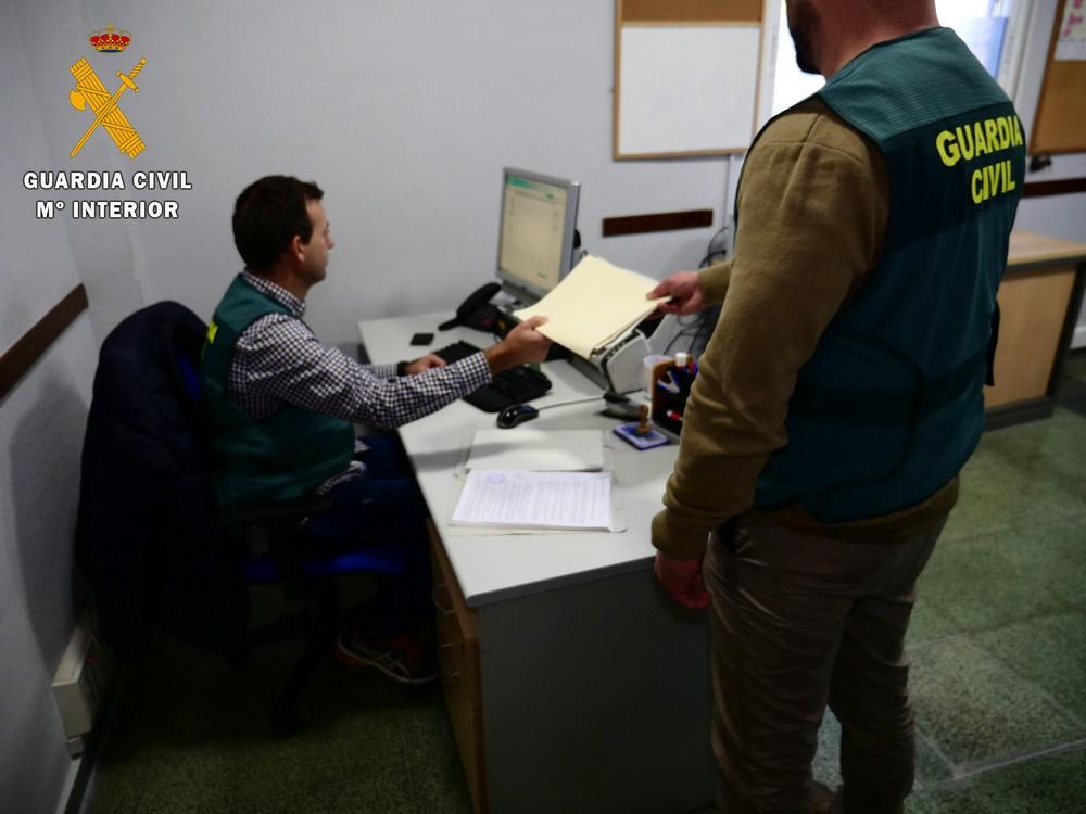 La Guardia Civil detiene a un menor y esclarece 4 delitos de robo con fuerza en establecimientos públicos y 1 delito de lesiones en Almerimar