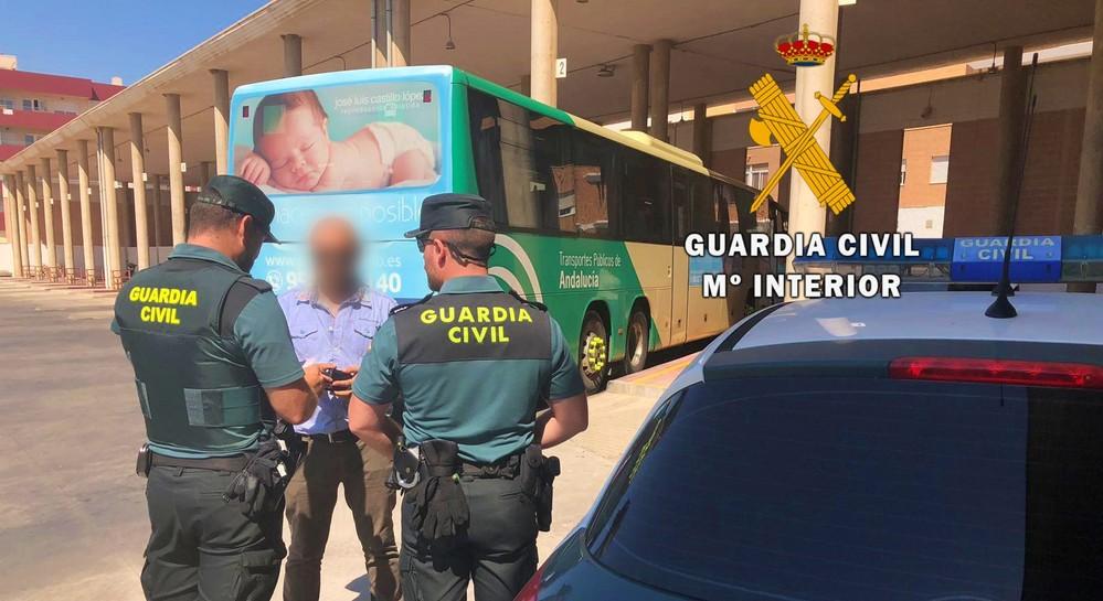 La Guardia Civil detiene a dos personas por detención ilegal, delito contra la salud pública y robo