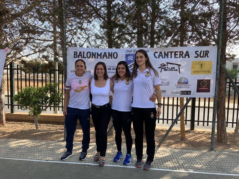 Las 'guerreras' de la Selección Española de balonmano llenan de ilusión al ejidense CEIP Tierno Galván