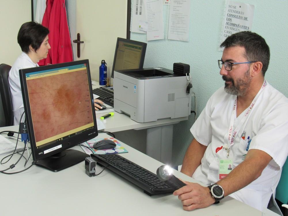 El Hospital de Poniente incrementa un 10,7% su actividad en consultas y un 7,99% en Urgencias con respecto al verano pasado