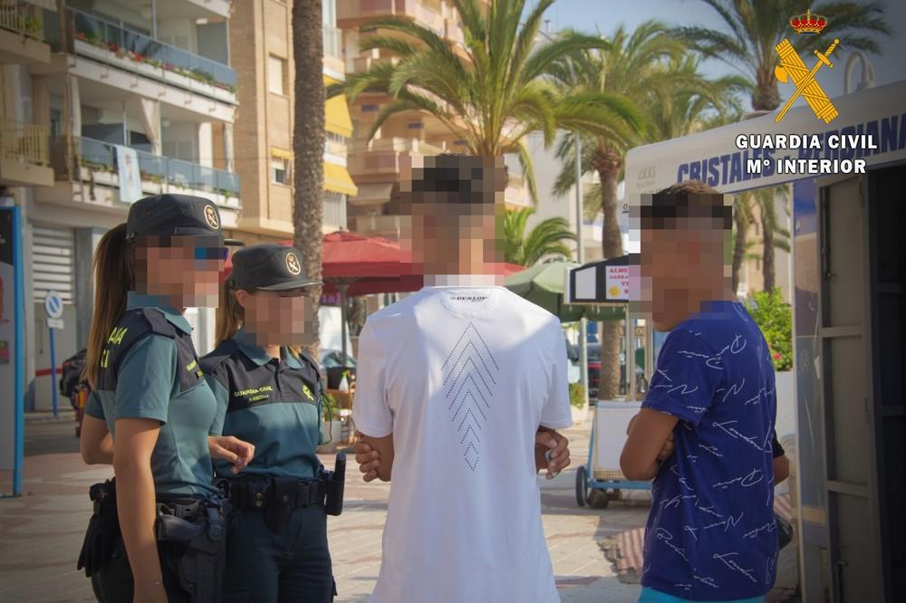 Detenidas cuatro personas por un robo con intimidación a un menor en Roquetas