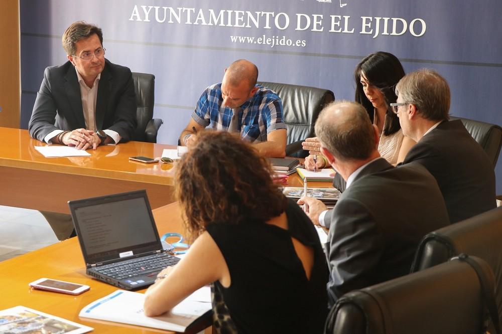 Ayuntamiento, Fundación La Caixa, Cruz Roja y Codenaf realizan un seguimiento a los programas de Proinfancia y de Intervención Comunitaria Intercultural en El Ejido