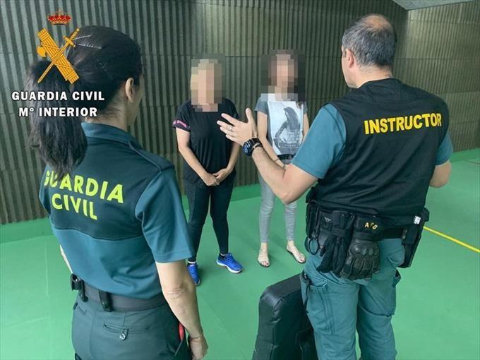 La buena acogida del curso de defensa personal femenina en Vícar propicia una nueva convocatoria