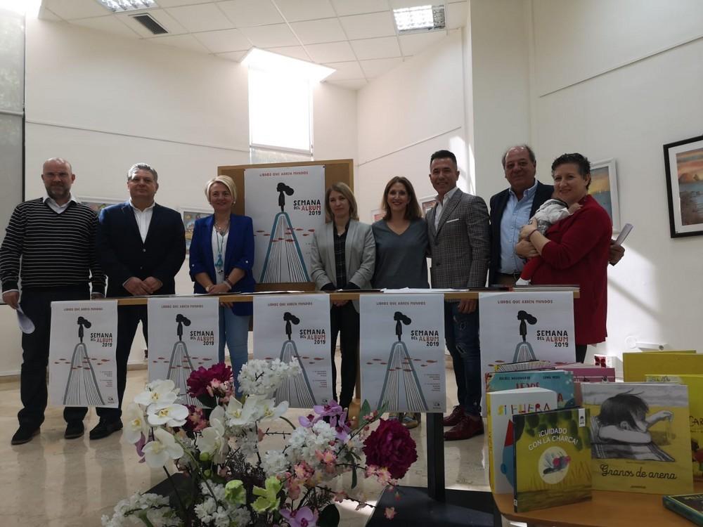 La concejala de Cultura asiste a la presentación de la Semana del Álbum en Almería que incluye una Feria del libro infantil en la que participa el Ayuntamiento de El Ejido