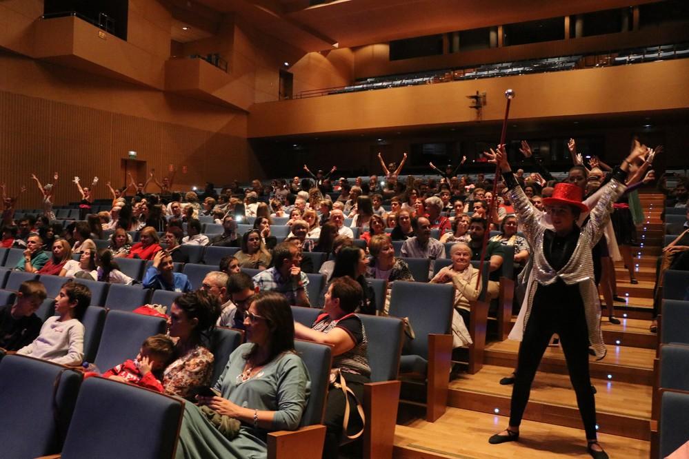 El auditorio ejidense se viste de rosa en la VIII Gala Solidaria de Lucha contra el cáncer de mama