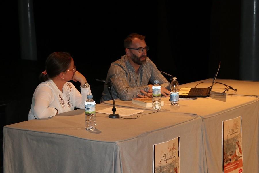 La programación del ‘Otoño Cultural de El Ejido’ ha levantado el telón con el primer encuentro literario de la temporada