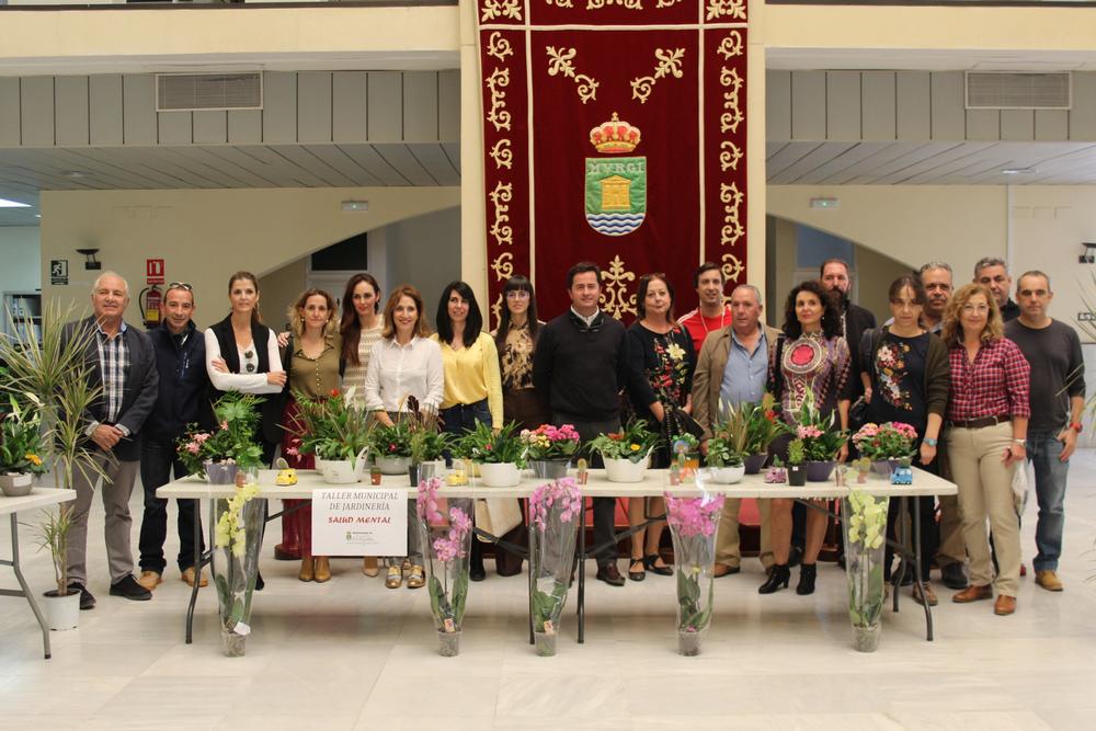 El Patio de Luces acoge la exposición de los trabajos que han realizado durante el año los usuarios del Taller de Jardinería de Salud Mental