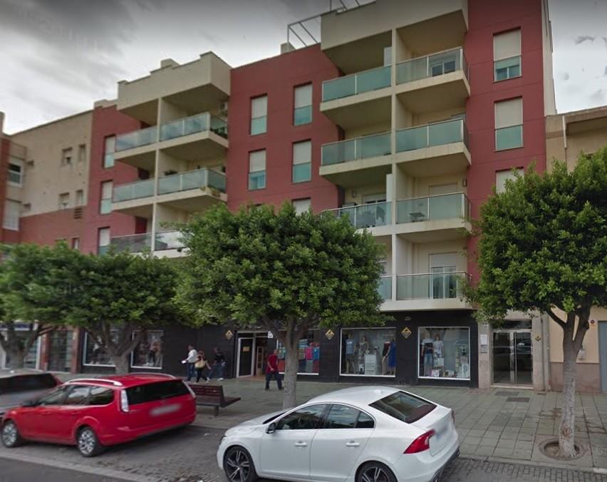 Desalojan un edificio de cinco plantas en el Bulevar de El Ejido por un incendio