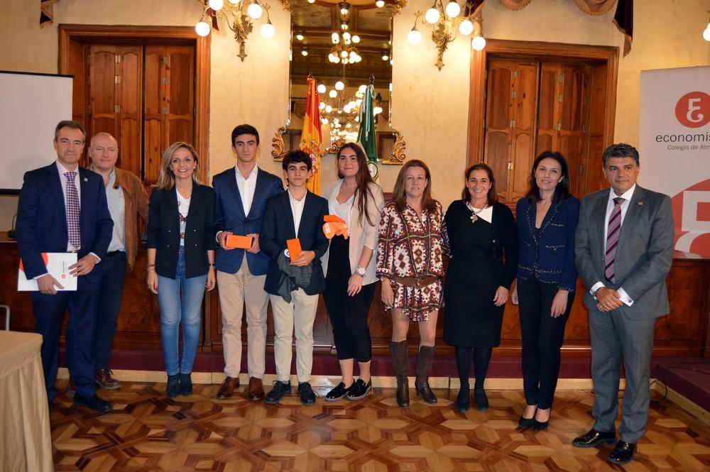 El centro educativo SEK gana el I Torneo Nacional de Debate Económico