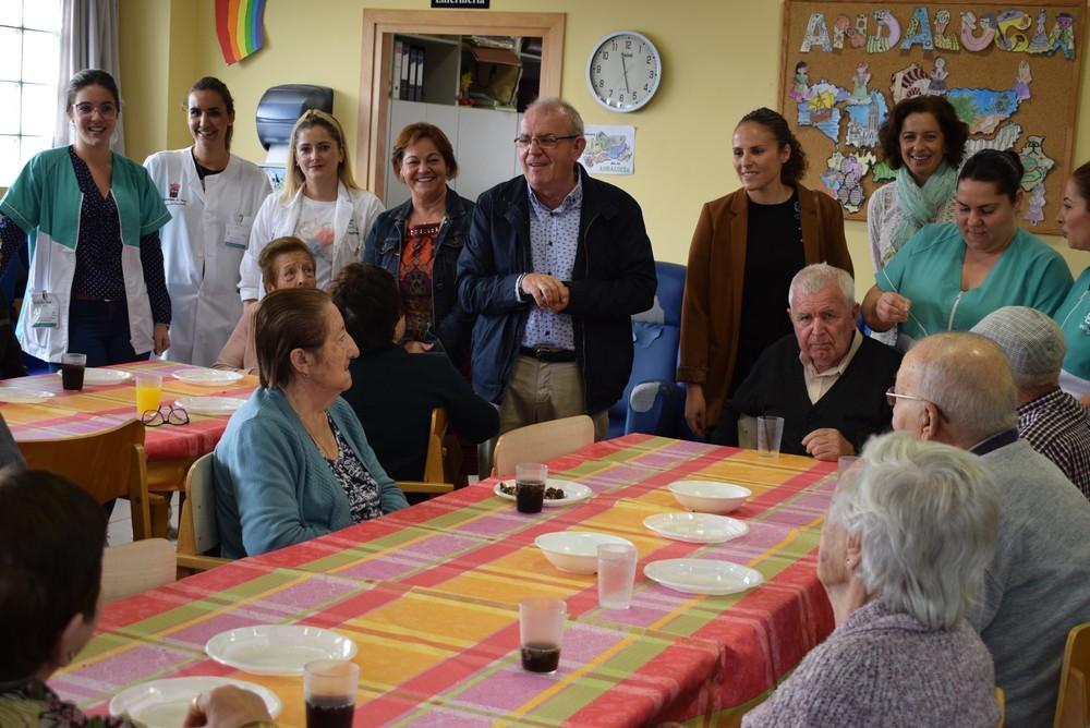 La Unidad de Estancias Diurnas de Vícar celebra su fiesta de Halloween con castañas y boniatos