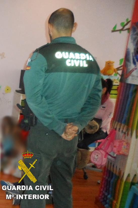 La Guardia Civil detiene a una persona por un delito de exhibicionismo ante menores en un parque infantil de Berja